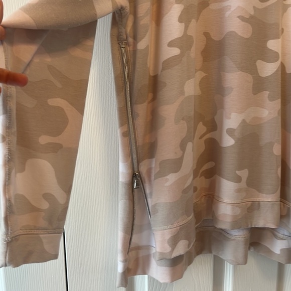 Stella and Dot Zip Pullover - Picture 2 of 5